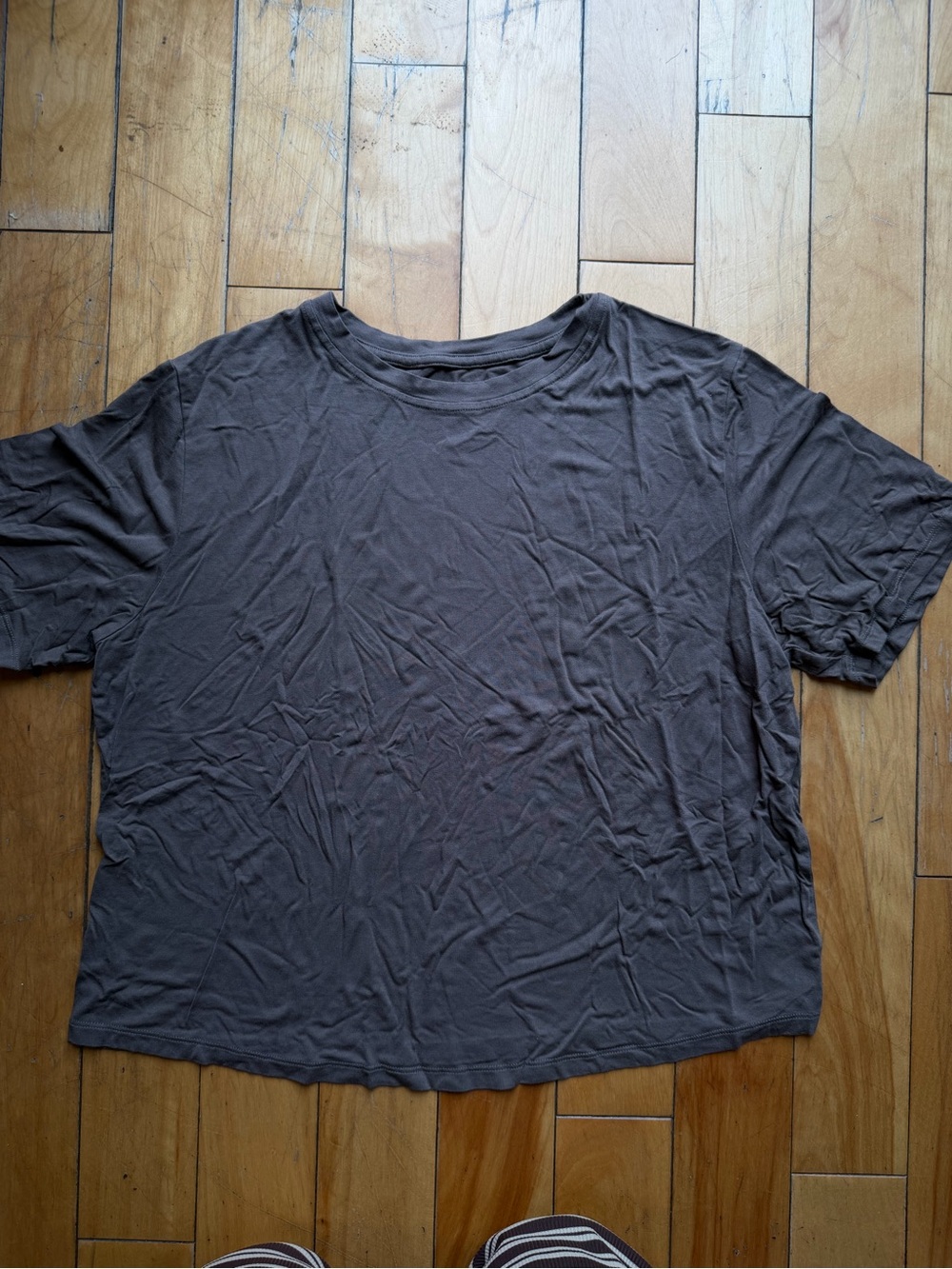 nuuds Relaxed Crewneck Short Sleeve Top in Brown